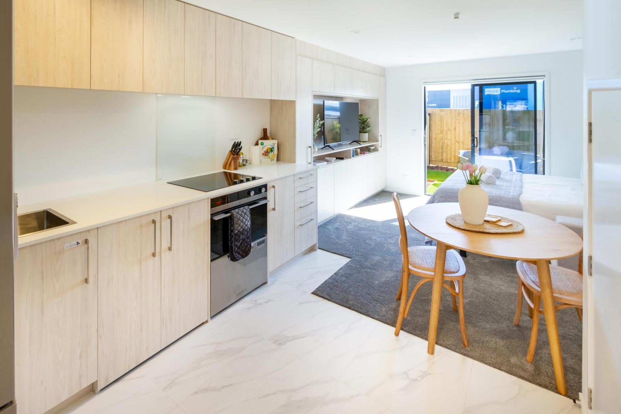Downtown Delight: Studio At 8 Wilmer With Backyard Christchurch Exterior photo