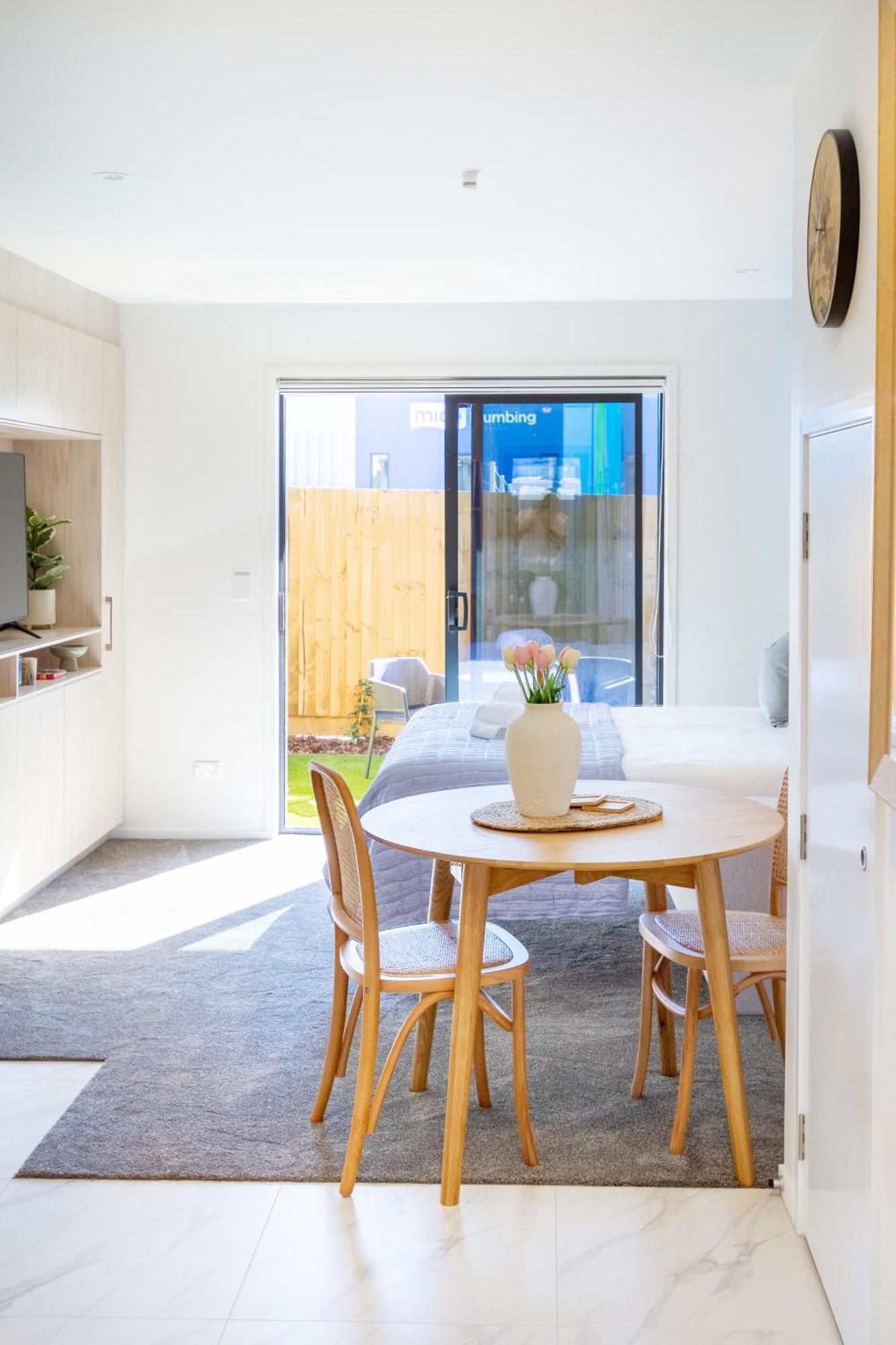 Downtown Delight: Studio At 8 Wilmer With Backyard Christchurch Exterior photo